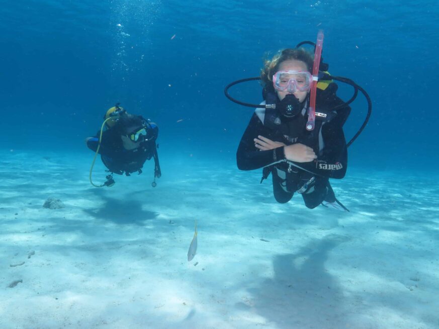 Students participating in Open Water diving courses and scuba diving lessons in Varadero's crystal-clear waters.